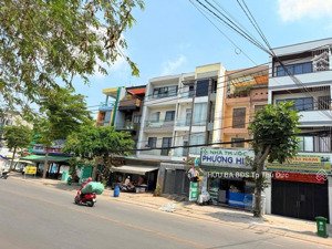 mặt tiền ngang 5m đẹp xây dựng được 1 hầm 4 lầu giá 8.7 tỷ sổ hồng riêng.