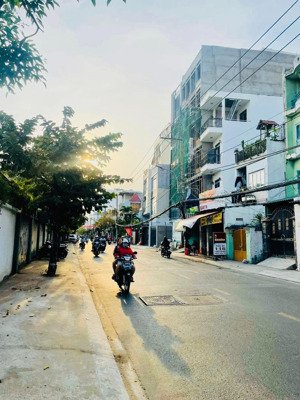 bán nhà nát 1 đời chủ mặt tiền tôn thất thuyết giáp nguyễn tất thành