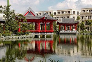 chuyển nhượng căn shop 2 mặt tiền view phố đi bộ & sông cấm giá nào cũng bán lh: 