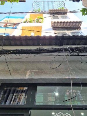 bán nhà ở ngay, 6 phòng ngủ, hẻm thông rộng, 3 phút ra sân bay tân sơn nhất !