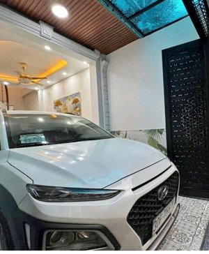 siêu phẩm nhà đẹp giữa trung tâm thủ đức 1 trệt 1 lầu xe hơi vào tận nhà ngay lã xuân oai