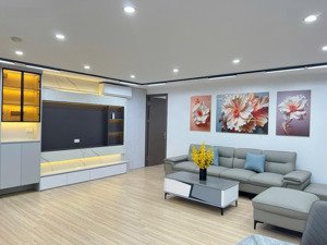 chính chủ bán căn góc 4pn toà 197 trần phú.