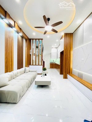 bán nhà lĩnh nam, 41m2, 6.1 tỷ, xây 5 tầng, ngõ ô tô đỗ cổng, sđcc, full nội thất, ở ngay