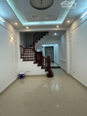 bán nhà cầu giấy, phân lô, 10m ô tô, sát phố, 30m2, 8.1 tỷ.