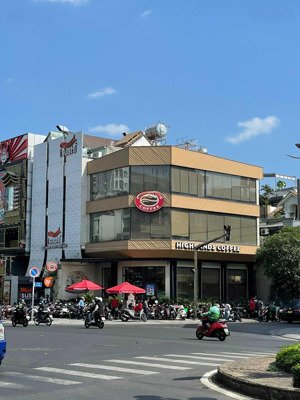 hàng kín.góc 3 mặt tiền calmette + lê thị hồng gấm quận 1 (8x20m) 2 tầng- hđt: 250 triệu giá 60 tỷ