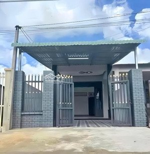 bán nhà cấp 4 sổ hồng riêng, diện tích 100m2, ngay chợ đầu mối bình điền giá 720triệu