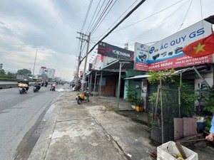 cần tiền làm ăn, bán gấp nhà mặt tiền quốc lộ 1a. giá 5,7 tỷ, 114m2, hướng tây bắc, pháp lý đầy đủ