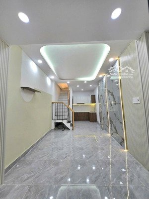 nhà 3 tầng mới đẹp gần chợ ngay cầu chữ y p. chánh hưng ( p8 q8 cũ )