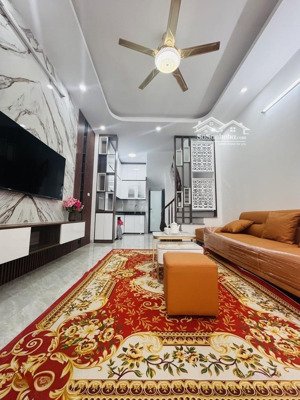 thượng thanh: 38m, 6 tầng, 6tỷ: dân xây, thoáng sáng, full nội thất, sát chợ, gần trường học