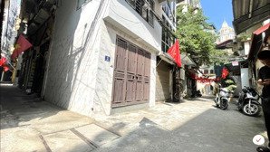 tin nóng bán nhà cầu giấy 5tầng mặt 3,3m diện tích 18m 4,25tỷmặt ngõ thông tứ tung - cách phố