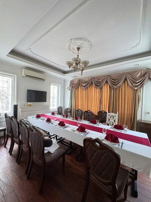 mp nguyễn khánh toàn 263m, 3 tầng, mt 15m. lô góc, vỉa hè rộng. kd tốt. 210 tỷ