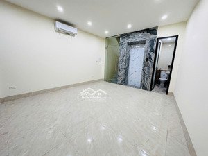 mặt phố nguyễn trãi. dt: 27/35m2: mt: 4,2m