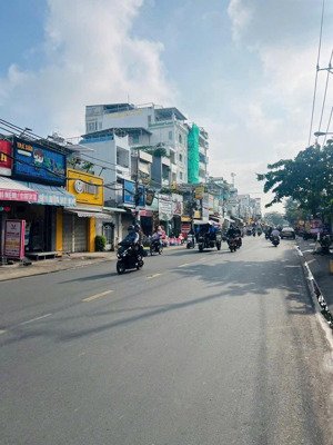 bán nhà 8x22m, giá 15.5tỷ, tn 50triệu, vị trí trung tâm, quận 7