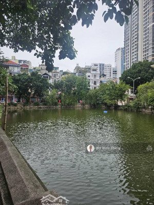 bán nhà quận ủy cầu giấy, lô góc, dân xây-gần hồ điều hoà, oto cách 10m, nhà đẹp 36m x 5t x 12,6 tỷ