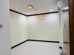 cho thuê chung cư hoàng anh gia lai 2 q7. 3pn, 2wc, nội thất dính tường. giá 11tr. lh 