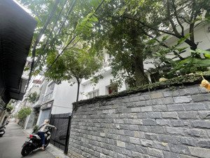 ngọc thụy dân xây chắc chắn ngõ trải nhựa đẹp ô tô thông, ngủ trong nhà