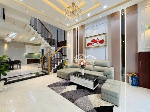 nhà cần bán gấp giá chỉ 1,69 tỷ ở phạm ngũ lão, dĩ an ngay kcn sóng thần - thuê 7tr - sổ riêng.