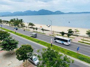 chính chủ vừa gửi em lô độc nhất ở nguyễn tất thành view biển đoạn đẹp nhất - giá sập 125 tr/m2