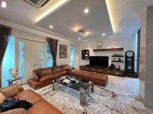 bán biệt thự sân vườn mặt phố hoàng quốc việt siêu phẩm 270m2 x 3 tầng x 15m mặt tiền x 210 tỷ