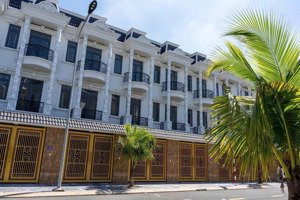 nhà phố dĩ an 5,1 tỷ, xây dựng hoàn thiện, sẵn sổ đỏ, ở được luôn