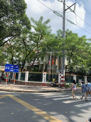 thông tin chính xác 100% mặt tiền võ thị sáu, q.3- góc 2mt - dt 10x18m giảm còn 50 tỷ thương lượng