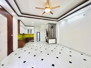 bán nhà trần khát chân 40m2, 5 tầng, 6.8 tỷ, ngõ ba gác tránh, gần ô tô, tiện ích đủ đường