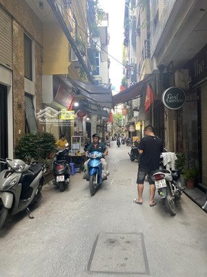 vị trí siêu đẹp, ngõ thông, kd buôn bán sầm uất, tây sơn 40m2*5t*giá 12,9tỷ, công năng đầy đủ