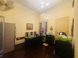 bán gấp nhà phố nguyễn thái học.dt:65m2,lô góc 2 mặt ngõ.ô tô 7 chỗ vào nhà.cách mp 15m.giá 20.9 tỷ