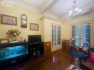 BÁN GẤP NHÀ PHỐ NGUYỄN THÁI HỌC.DT:65M2,LÔ GÓC 2 MẶT NGÕ.Ô TÔ 7 CHỖ VÀO NHÀ.CÁCH MP 15M.GIÁ 20.9 TỶ