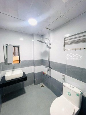 bàn nhà trần cung, cổ nhuế 1, dt 31m2, 5t, mt 4,7m, giá chào hơn 8 tỷ, có thương lượng,