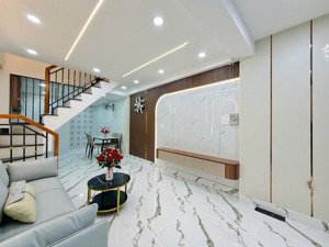 chủ cần bán gấp nhà nguyễn thái bình để đi định cư nước ngoài, giá bán 2tỷ990 thuê 17tr/tháng, shr