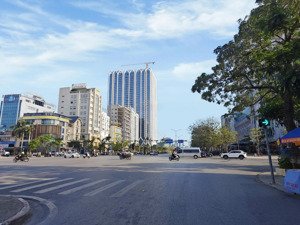 cho thuê lô góc 2 mặt tiền, vị trí rất đẹp mặt đường lê hồng phong