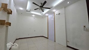 nhà rộng 40m2 x 4 tầng, sđcc trung tâm phố lê duẩn chỉ hơn 5 tỷ đồng