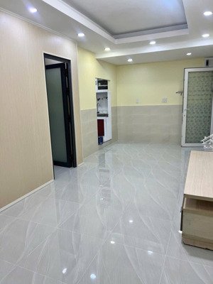 cho thuê căn hộ chung cư hoà bình, phường 14, quận 10 (cũ). giá 12tr còn thương lượng