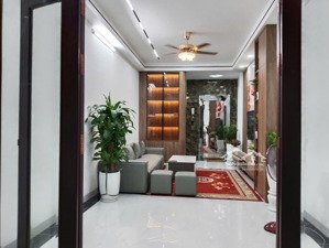 bán nhà mới koong 6 tầng thang máy trung tâm xuân thủy full nội thất cao cấp