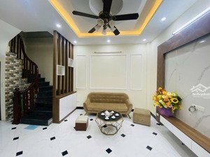 hiếm bát khối - _ long biên - gần cầu thanh trì - nhà mới tinh - nội thất hiện đại _ ô tô đỗ công