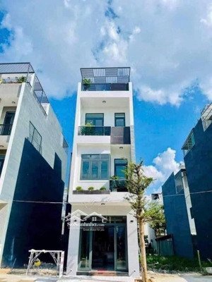 cần bán gấp nhà 85m2- giá chỉ 3 tỷ100- cách chung cư the park land quận 12 300m, sổ hồng riêng