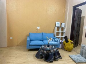 cần cho thuê căn hộ tầng 6 (cầu thang bộ) số 148 phố huế, 60m2, gồm 2pn, giá 6tr/tháng