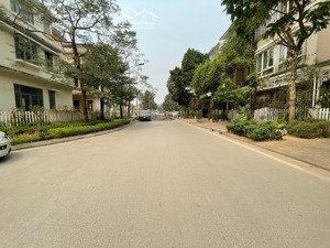 cần bán biệt thự - nguyễn khánh toàn - cầu giấy - 3 thoáng - 265m2*3 tầng, giá: 208 tỷ