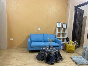 cần cho thuê căn hộ tầng 6 (cầu thang bộ) số 148 phố huế, 60m2, gồm 2pn, giá 6tr/tháng