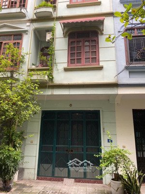 cho thuê nhà nguyên căn ngõ 61 lạc trung, dt 40m2 x 4 tầng, mt4m, giá 16tr. nhà mới, đẹp, đủ đồ
