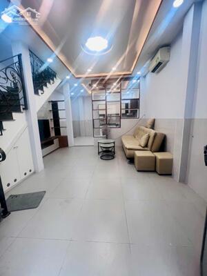 Nhà đẹp ở ngay, lô góc thoáng Cách Mạng Tháng 8, Quận 3, 2 Tầng, 3Pn, 54m2, 6.95 Tỷ