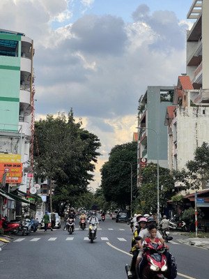 gấp bán mtkd 6 tầng 400m2 sàn - nở hậu 6.7x19 - trần hưng đạo giá tốt