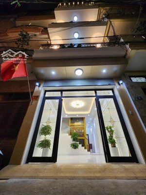 bán nhà tại ngõ 3 thái hà ô tô vào tận nhà , nhà đã sửa lại toàn bộ full nội thất mới !