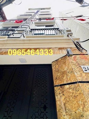 ccmn cầu giấy - 7 tầng thang máy - gần ô tô- 18 phòng kk. dthu 100tr/th - các phòng đều có cửa xổ