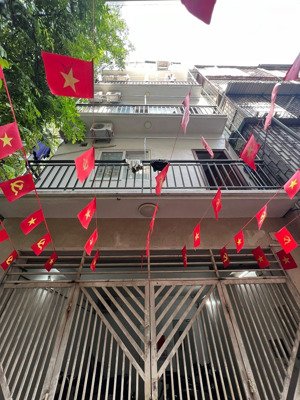 bán nhà hiếm - mặt ngõ hoàng quốc việt - cầu giấy. diện tích 65m2 x mt 5m2. khu phân lô, ngõ ô tô.