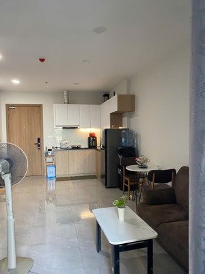 chính chủ bán căn hộ view hồ bơi,tầng 8,đầy đủ tiện ích,khu dân cư đông đúc...