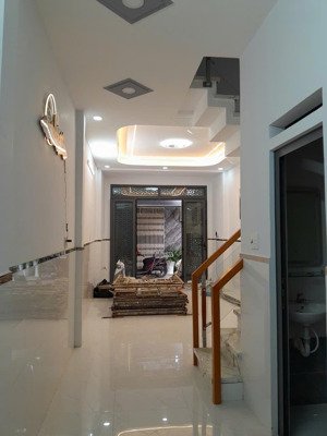 bán nhà hẻm xe hơi 5m đường mã lò bình tân, nhà lô góc 2pn, 2wc, mới 100% giá 3 tỷ 9 shr gần trường