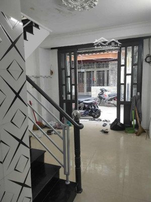 bán nhà riêng hẻm 102 huỳnh tấn phát tân thuận tây, quận 7 .
diện tích: 40.8m2 4x11 - 4ty850.