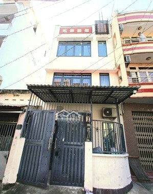 bán nhà hẻm xe tải quay đầu dt 100m2 (5x20) cách mt nguyễn trãi 80m sát phố đi bộ 2 phút